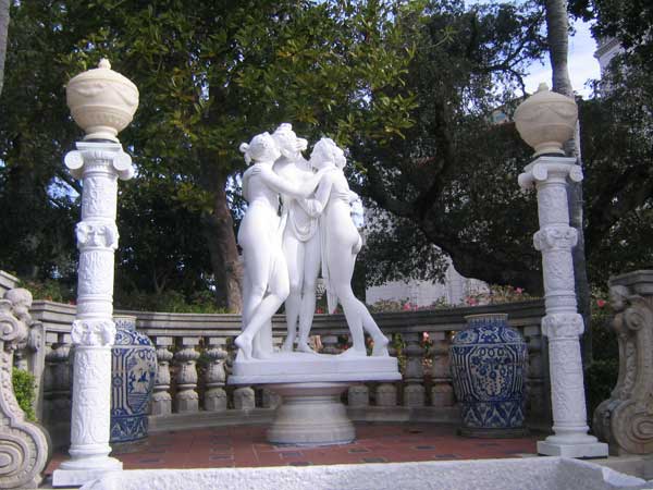 hearst_castle_statueladies.jpg