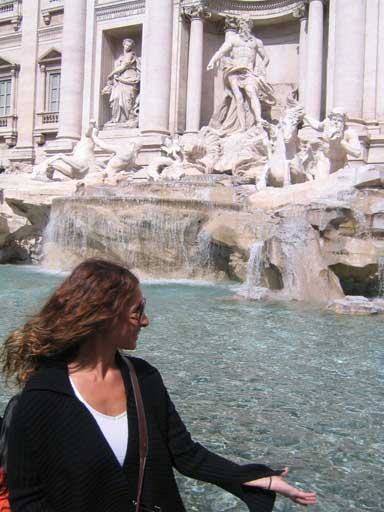 elina at trevi fountain